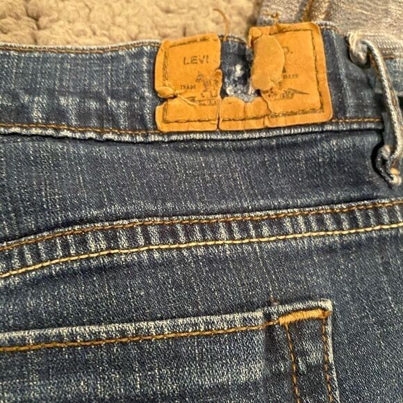 Levi’s Cuffed Capris Size 6 Jean - Picture 4 of 10